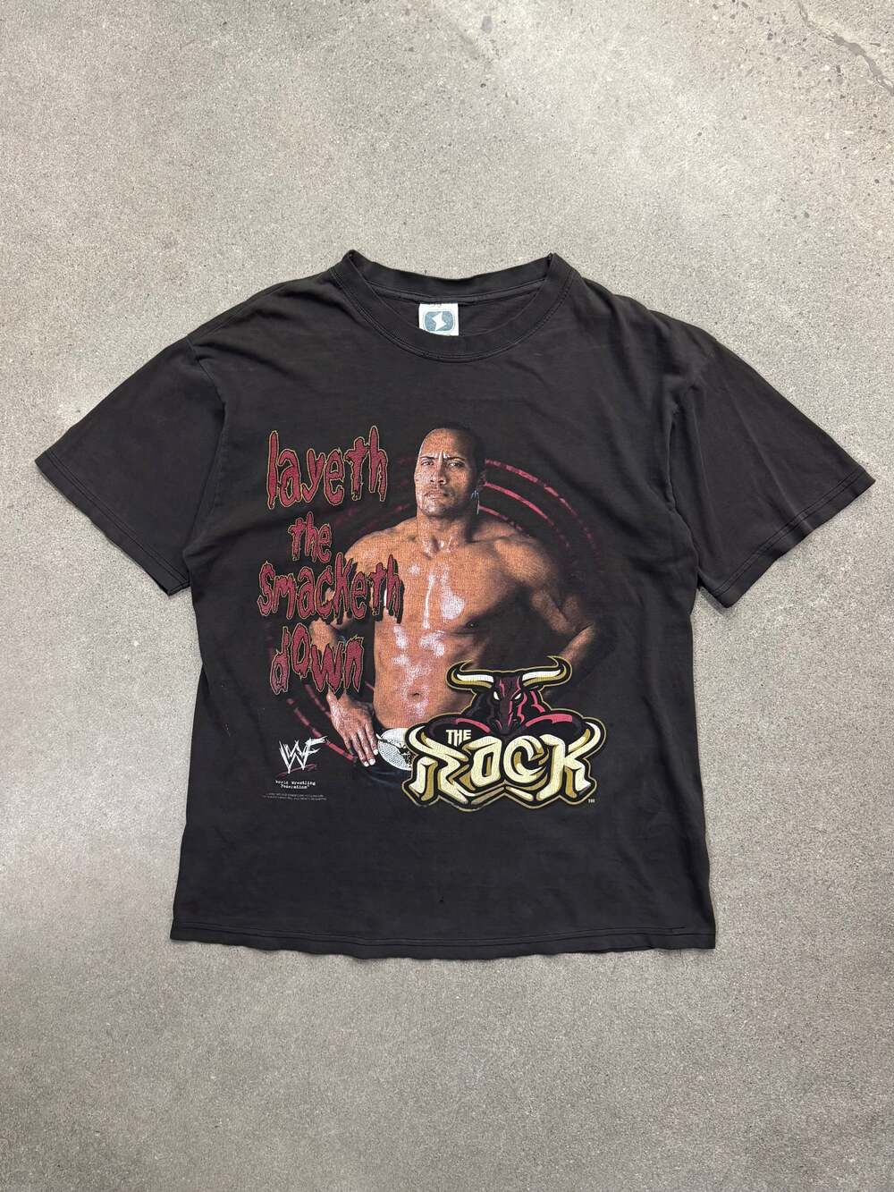 Vintage Faded 2002 The Rock Layeth The Smacketh Down WWF WWE T-Shirt - L